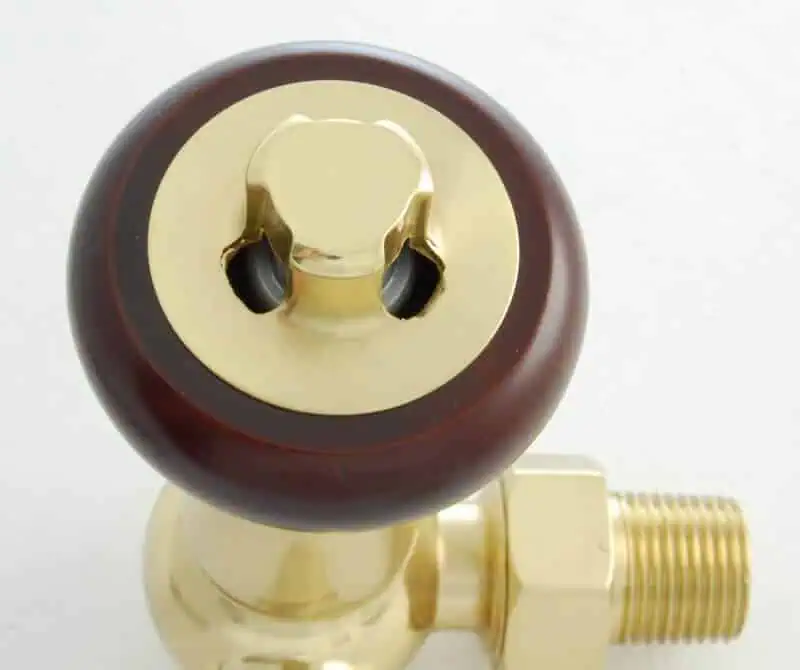 FAR-CR-B-CU01_800-1.jpg High-quality brass valve with red handle for plumbing and gas systems.